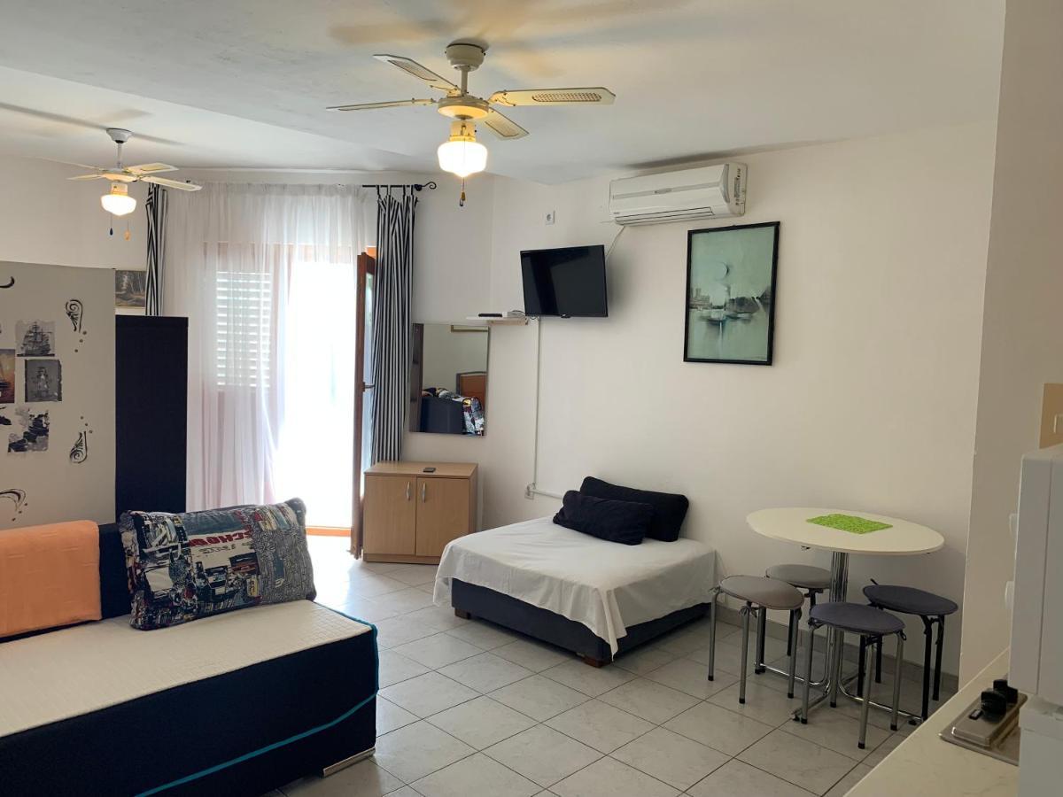 Apartments Rubis ロバニスカ エクステリア 写真
